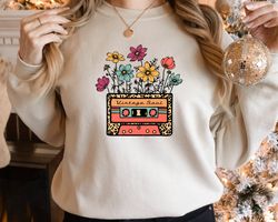 boho floral unisex sweatshirt, plant womens minimalist flower sweater, mothers day gift, wildflower birthday gift. vinta