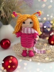 knitting pattern christmas elf chloe. doll knitting pattern