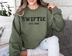 Vintage style Swiftie sweatshirt, Trendy Swiftie Est1989 Sweatshirt