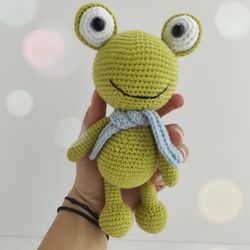 knitted frog toy, frog crochet