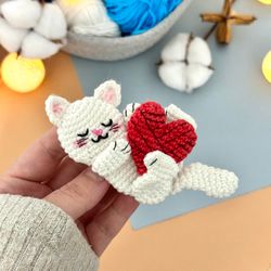 amigurumi valentine kitty.