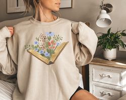 Wildflowers Book Sweatshirt, Book Lovers T-shirt, Gift For Bookworms, Book Sellers Gift Gift For Teachers Readers' sweat