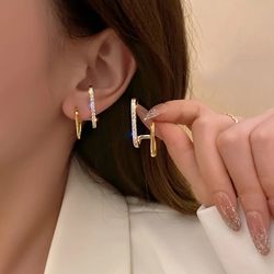 2023 unique korean bright crystal claw stud earrings: irregular pearl christmas gift