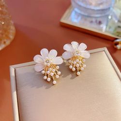 2024 new fashion trend unique design elegant delicate flower stamens pearl earrings women jewelry wedding party gifts wh