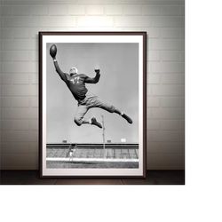 football player catching pass photograph wall art, vintage american football print, flying football player photograph po