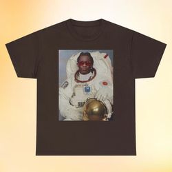 young thug shirt, young thug astronaut shirt, thugger shirt, rap tee concert mer
