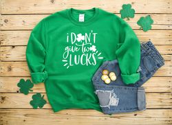 i dont give two lucks st patricks day heavy blend crewneck sweatshirt, funny st patricks day, st paddys day, day drinkin