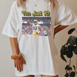 comfort colors jordan love im just 10 barbie parody, greenbay packers shirt, funny nfl shirt, packers merch, i am kenoug