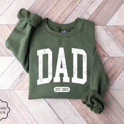 personalize dad gift sweatshirt, dad sweatshirt, gift for dad, gift for grandpa, new dad shirt , father's day gift, birt