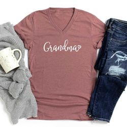 grandmother's shirt in v-neck, grand mother grandmother gift, grandmother's shirt, gift for grandmother, t-shirt in new