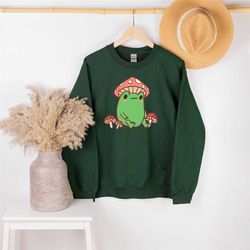frog mulorom sweat-shirt, frog sweatshirt with mushroom hat, cottagecore aesthetic sweatshirt, frenis shirt, mignon swea