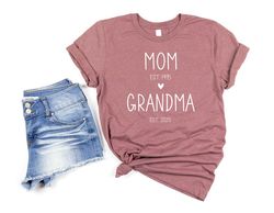 personalized mom grandma shirt, gift for grandma, mom grandma est. t-shirt, mama gramma announcement, baby reveal to fam