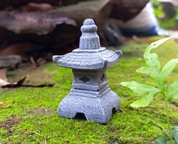 miniature japanese zen style stone lanterns - mini pagoda fairy garden accessories - bonsai accessories - oriental zen