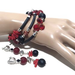 bracelet and earrings set in black and red colors