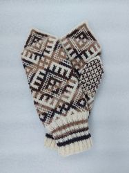 womens wool scandinavian mittens handmade are very warm with a pattern brown