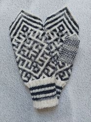 womens wool scandinavian mittens handmade are very warm with a pattern grey, hand warmer