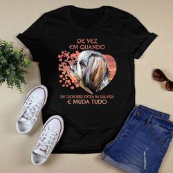 de vez em quando um cachorro entra na sua vida shirt unisex t shirt design png