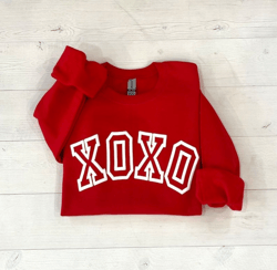 puff xoxo sweatshirt, hot pink xoxo top, valentine's day top, galentine's day shirt, xoxo varsity embossed shirt, cute v