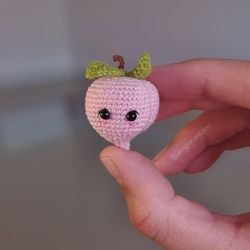 tiny peach amigurumi