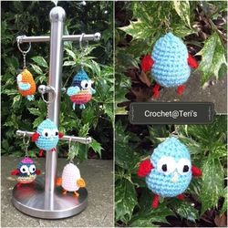 tufty bird keychain, amigurumi crochet patterns, crochet pattern