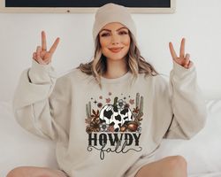 howdy fall sweatshirt, western pumpkin shirt, autumn women shirts, retro cowboy fall t-shirt, cute fall clothing, fall l