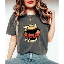 comfort colors mustang mama trendy horse owner shirt, retro sunset t-shirt, animal lover shirt, horse rider shirt, weste