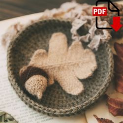 my perfect oak leaf knitting pattern. knitted acorn miniature step by step tutorial. diy autumn ornaments decor. english