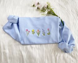embroidered wildflower sweatshirt  pinky flower embroidered hoodie  lavender t-shirt  cute embroidered flower crew neck