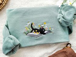 cute lying on the book cat embroidered sweatshirt,embroidered daisy crewneck,reading sweatshirt,books reading, gift for