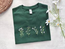 lovely wildflowers embroidered tshirt,dark green daisy  shirt,floral embroidery tshirts,gifts for herhe,gifts for mum