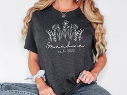 grandma est 2023 shirt, grandma pregnancy announcement, new grandma gift, first time grandma, grandma to be sweatshirt,