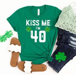 st patricks day birthday shirt, kiss me im 40, irish shirt for women, shamrock shirt for men, forty birthday outfit, st