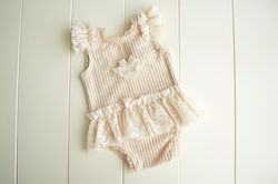 newborn girl beige ruffled lace onesie photo prop. vintage newborn photography outfit. boho newborn photo romper.