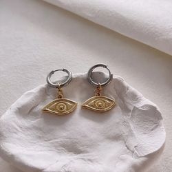 2022 new self-designed stainless steel ring eyes female earrings fashion personality european and american