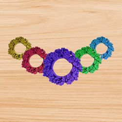 a crochet flower scrunchie pattern