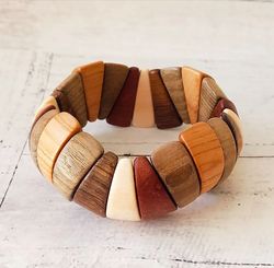 wooden juniper bracelet with elastic band multi-colored wood triangles boho style ethnic jewelry