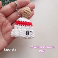 red striped mini beanie crochet pattern, crochet hat keychain for swiftie, red striped beanie taylor hat 87 mini