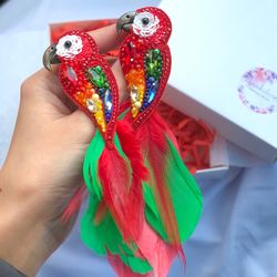 parrot brooch/handmade brooch/gift for her/handmade jewelry/bright jewelry/bird jewelry