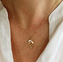 gold plated alloy leaf necklace for women's, minimal jewellery, accessories, vacation jewellery, gifts for her, gifts.