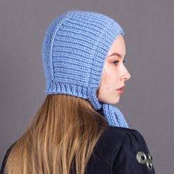 women's adult bonnet with ties. wool. light blue color