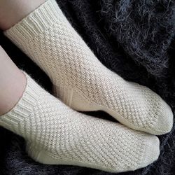 easy socks pattern. woman socks knit pattern. pdf knitting pattern. socks knit pattern pdf