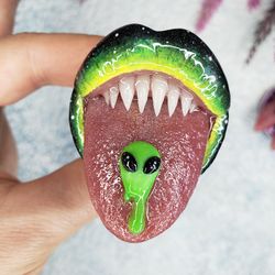 spiky teeth galaxy alien phone grip (not swappable)