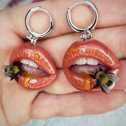 honey lips earrings with bumblebees stainless steel
