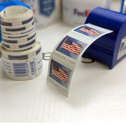 2018 us flags usps stamps - 1 roll of 100 stamps