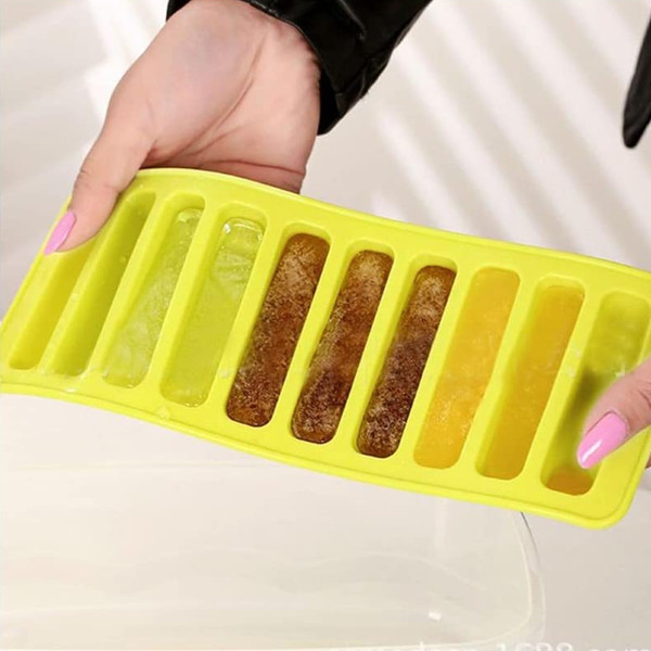 https://www.inspireuplift.com/resizer/?image=https://cdn.inspireuplift.com/uploads/images/seller_product_variant_images/bottle-ice-cube-tray-2848/1626507492_bottleicecubetray1.png&width=600&height=600&quality=90&format=auto&fit=pad