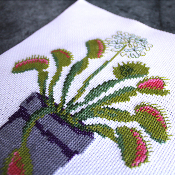 Cross stitch pattern Venus flytrap (2).png