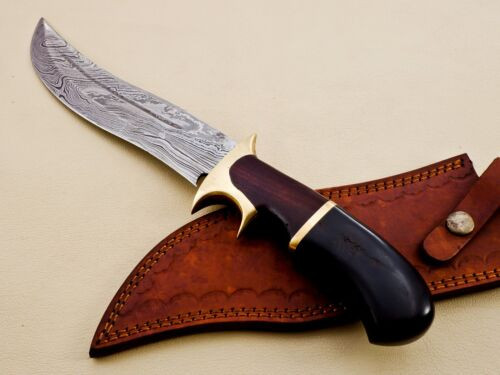 Exquisite_Handcrafted_Damascus_Steel_Bowie_Hunting_Knife_featuring_a_Rosewood_Handle,_Complete_with_a_Sheath (3).jpg