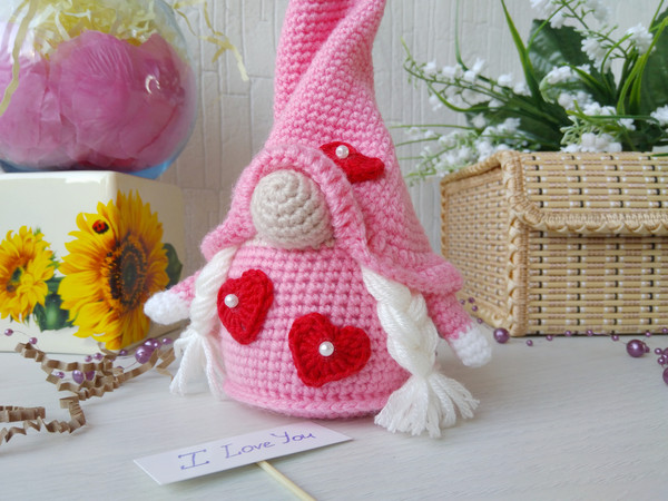 birthday_gnome_amigurumi_pattern.jpeg