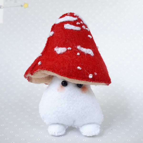 Mushroom stuffed toy, felt sewing pattern, goblincore décor.jpg