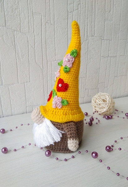 cute_crochet_gnome_pattern.jpeg